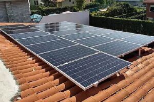 Placas solares en tejados de Madrid.